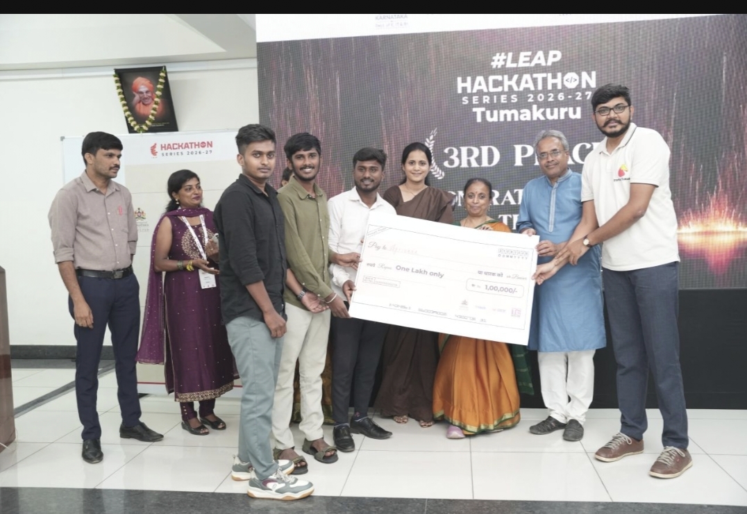 AGRIVAAN team receiving 3rd place award at LEAP Hackathon Tumakuru